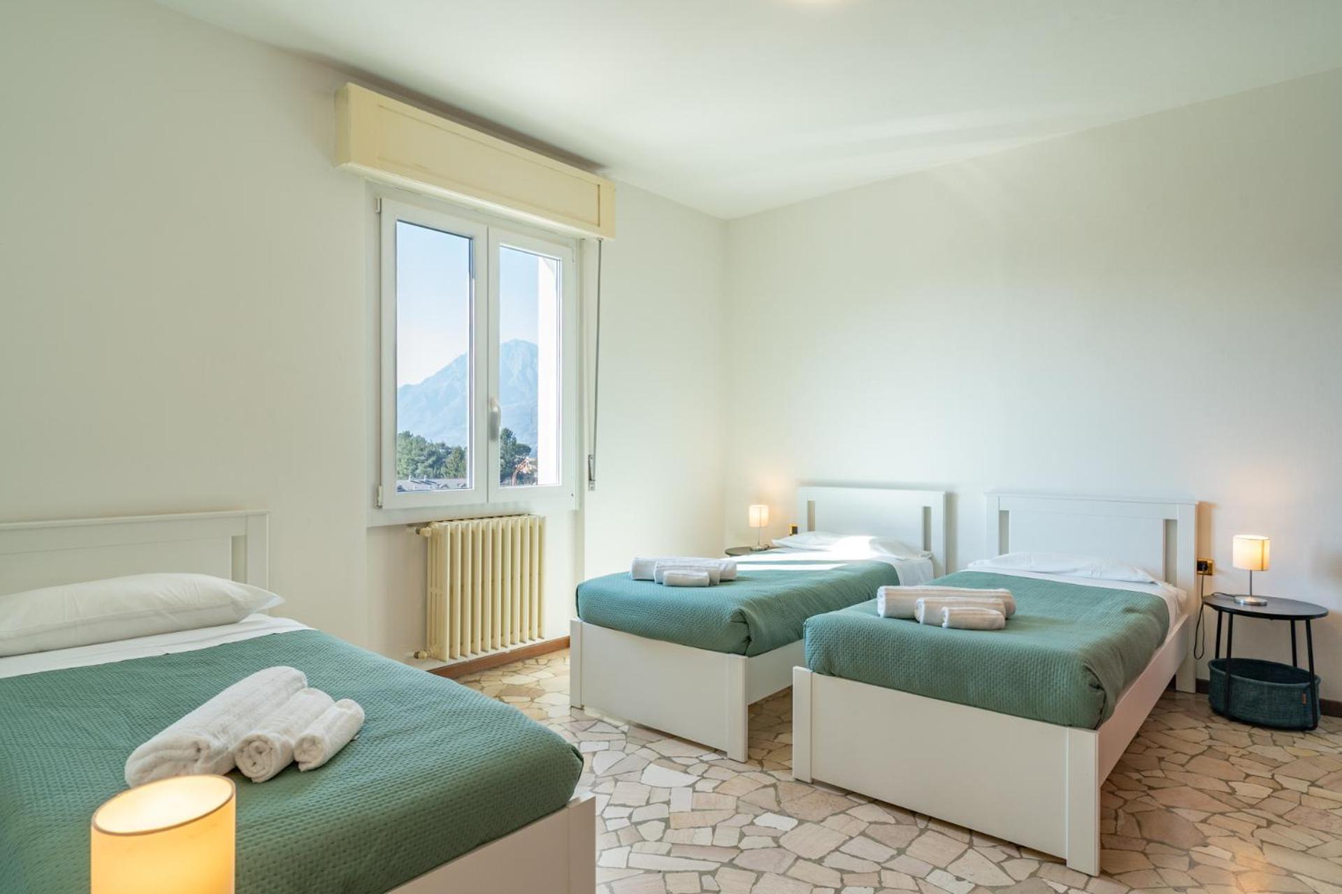 Spacious Apartment With Panoramic Views In Lecco Exterior photo