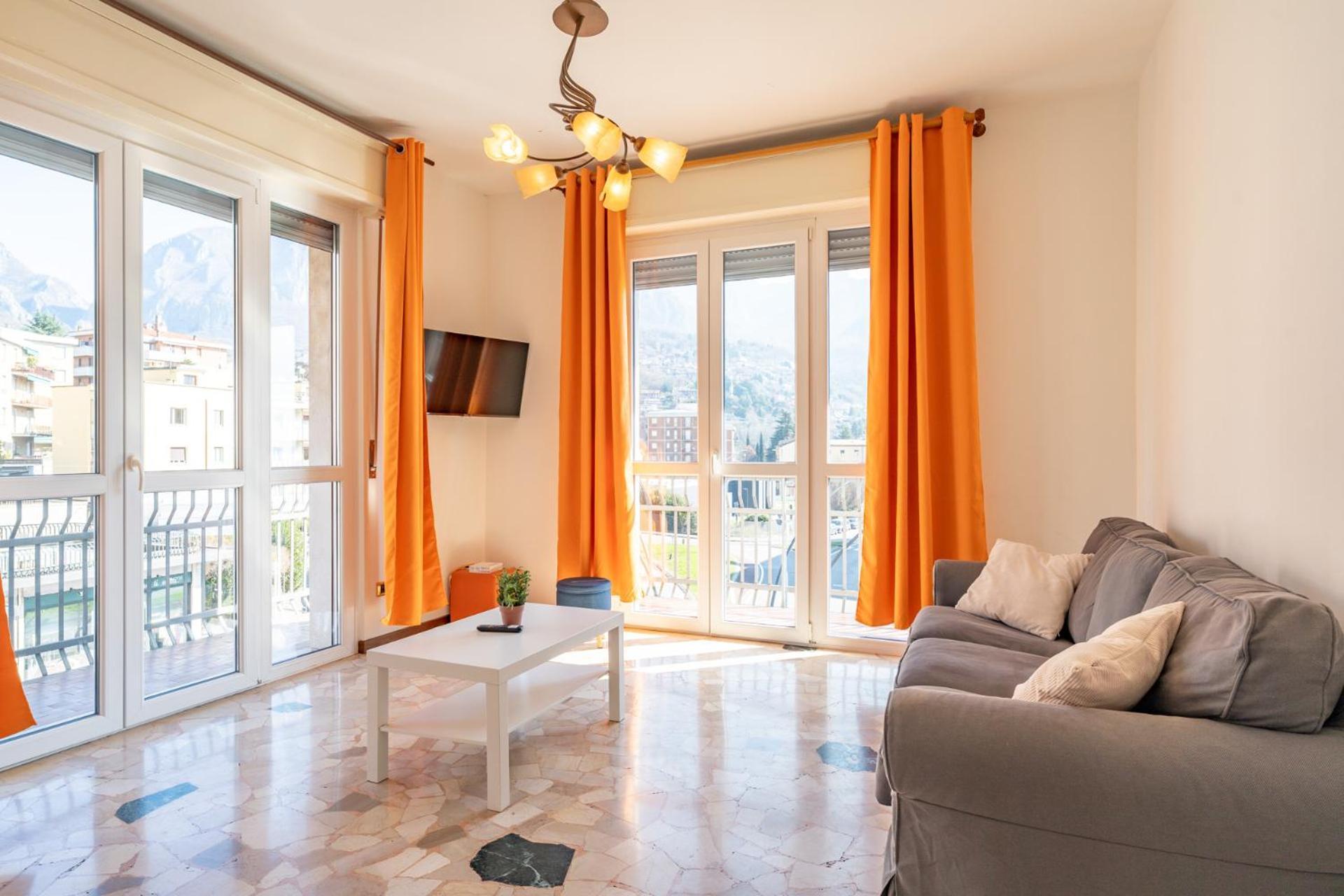 Spacious Apartment With Panoramic Views In Lecco Exterior photo