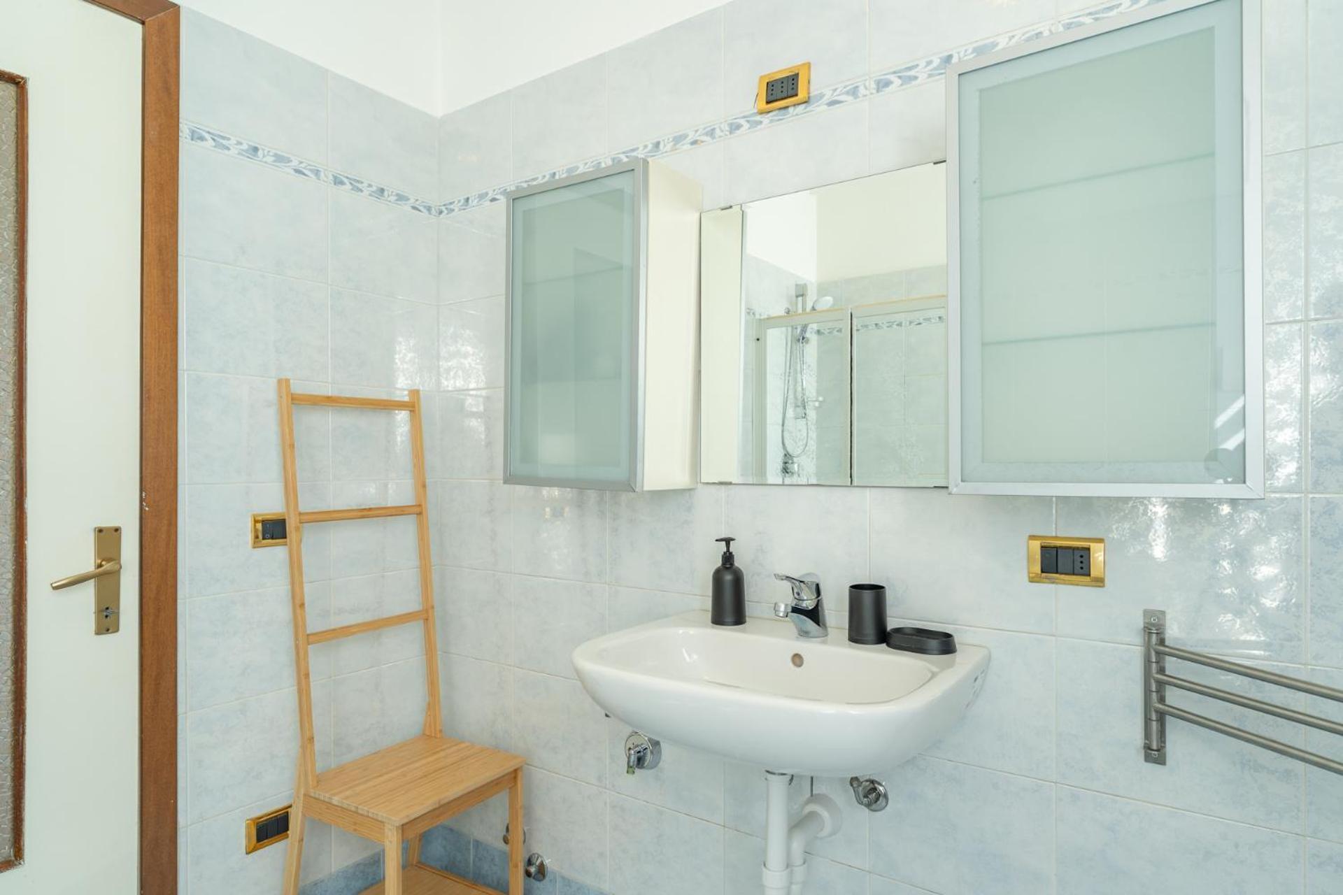 Spacious Apartment With Panoramic Views In Lecco Exterior photo